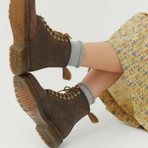 RARE Dr. Doc Martens JUSTYNA 10-Eye Crazy Horse Leather Boots Zipper 8 US Brown - Picture 15 of 16